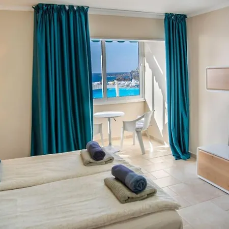 First Line Ocean View Daire